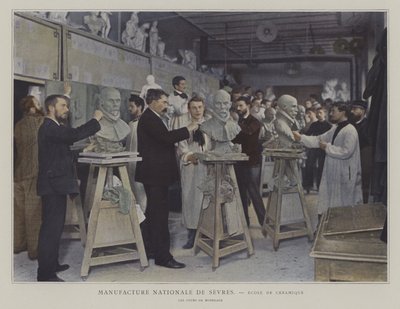 Modellező óra a franciaországi Sevres porcelángyár kerámiaiskolájában (színes fotó) alkotó: French Photographer