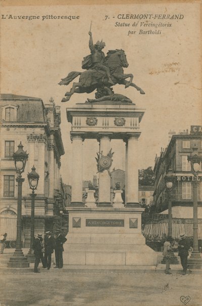 A festői Auvergne - Vercingetorix szobra Bartholditól Clermont-Ferrandban. 1913-ban feladott képeslap. alkotó: French Photographer