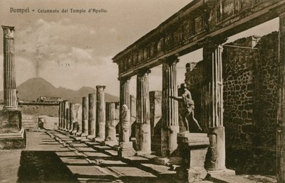 Pompeii - Apollón-templom oszlopcsarnoka. 1913-ban feladott képeslap. alkotó: French Photographer
