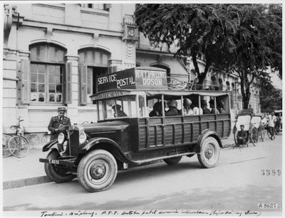 Postabusz Haiphongban, 1920 körül alkotó: French Photographer