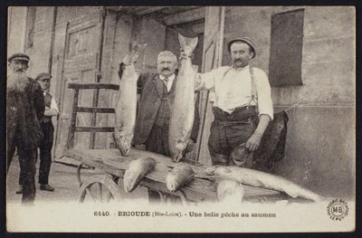 Képeslap egy jó lazacfogást ábrázoló Brioude-ban, Haute-Loire, 1900 körül alkotó: French Photographer