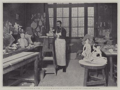 Formák készítése a franciaországi Sevres porcelángyár műhelyében (f/w fotó) alkotó: French Photographer