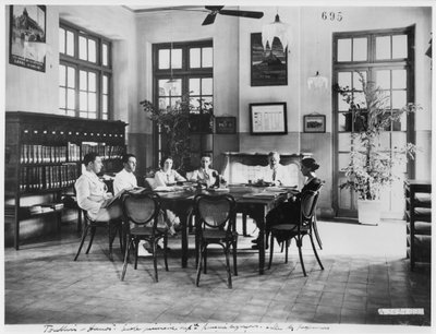 Általános fiúiskola Hanoiban, 1920 körül alkotó: French Photographer
