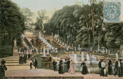 Saint-Cloud – Lepautre és Mansart XIV. Lajos idején épített vízesések. Antoine Le Pautre és Jules Hardouin Mansart által XIV. Lajos tiszteletére épített vízesések. 1913-ban feladott képeslap. alkotó: French Photographer