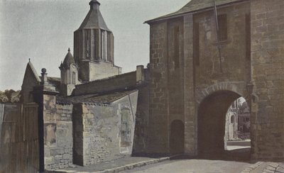Surgeres, a városkapu és a templom harangtornya alkotó: French Photographer