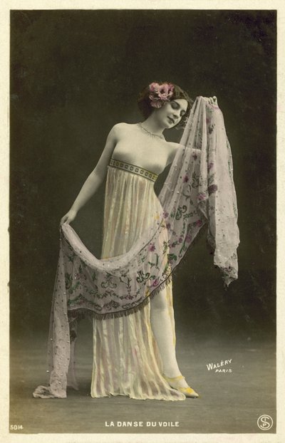 A fátyol tánca alkotó: French Photographer