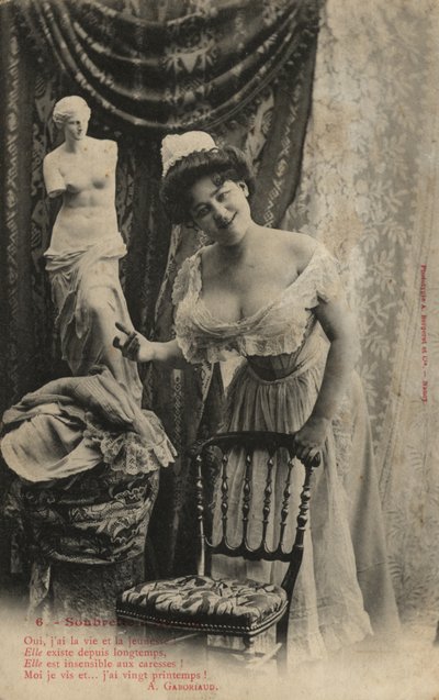 Nő Venus de Milo szoborral alkotó: French Photographer