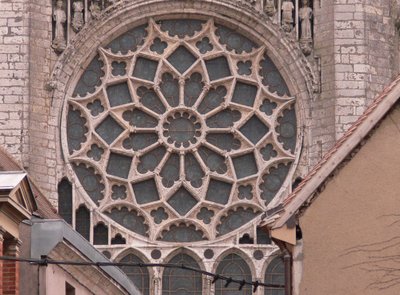 Az északi rózsaablak külső képe alkotó: French School
