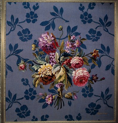 Virágcsokor kék háttéren. Az Aubusson manufaktúra gobelinje. 18. század. Aubusson, Gobelin Múzeum alkotó: French School