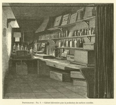 Laboratóriumi szekrény érzékeny felületek gyártásához (gravírozás) alkotó: French School
