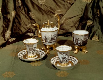 Kerámia az Igazgatóság alatt. I. Napóleon egyiptomi vidéke által ihletett kávéskészlet. 18. századi porcelán. Párizs, Musee De La Legion d