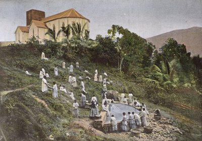 Új-Kaledóniában a gyerekeket mosóhelyre vitték a misszionárius nővérek, metszett Gillot, 19. század vége alkotó: French School