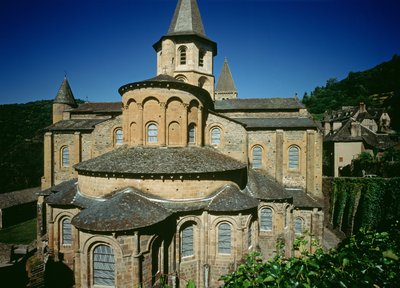 St. Foy templom keletről, 1050 körül Odolric apát kezdte alkotó: French School