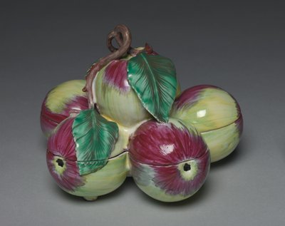 Fedett doboz hat alma formájában, gyártó Sceaux Factory, 1760 körül alkotó: French School