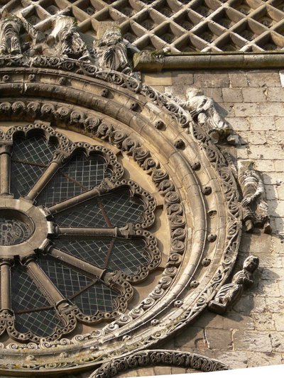 Az északi homlokzaton a Szerencsekerék ábrázolása alkotó: French School