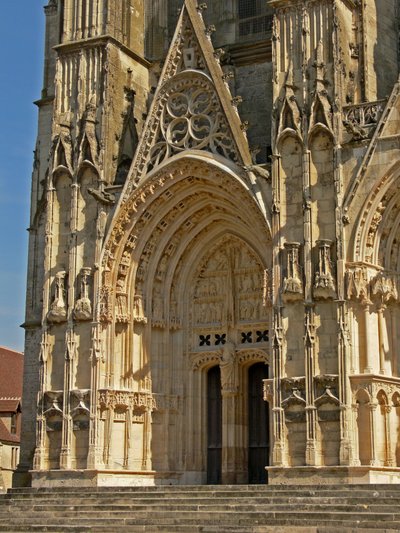 Az északi ajtót ábrázolja a nyugati homlokzaton alkotó: French School