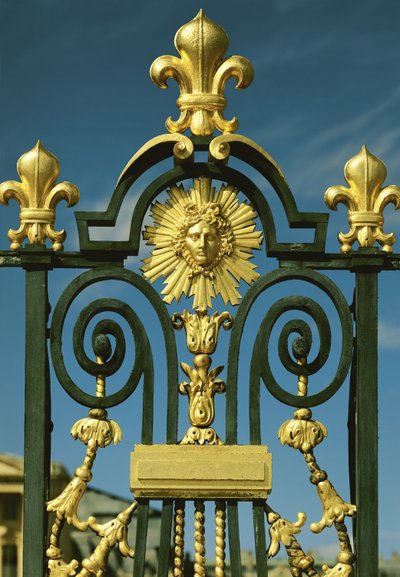 A fleur de lyst ábrázoló Grille d