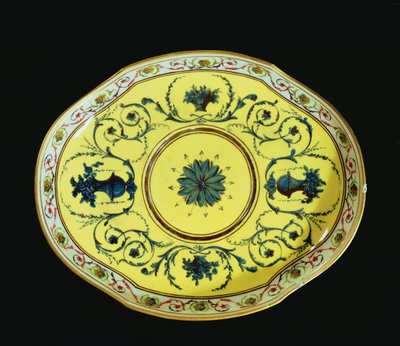 Edény sárga háttérrel, Sevres Workshop (porcelán) alkotó: French School