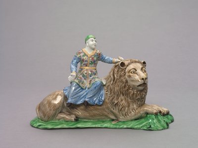 Oroszlánon ülő figura, 1750 körül (lágypaszta porcelán zománcdíszítéssel) alkotó: French School