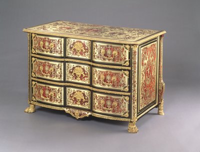 Louis XIV Boulle Commode, 1700 körül (teknősbékahéj, sárgaréz és ormolu) (lásd még: 220158) alkotó: French School
