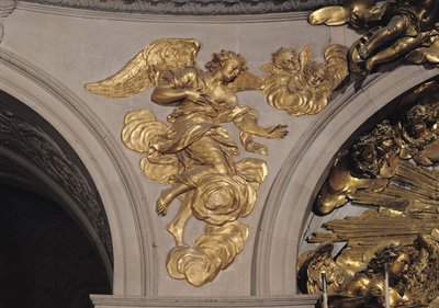 XIV. Lajos stílusú angyal, a kápolna főoltárának bal oldali boltívéből (aranyozott bronz) alkotó: French School