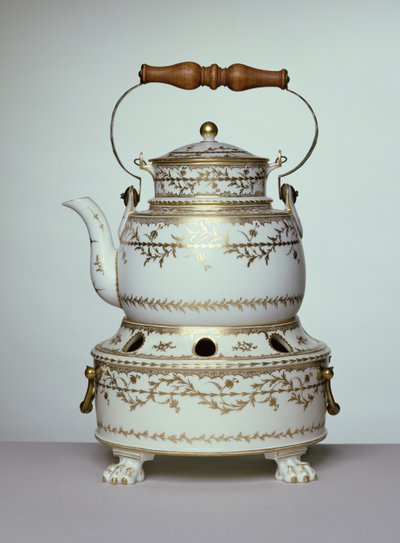 XVI. Lajos porcelán vízforraló és állvány, Párizsban készült, 1775-91 körül (porcelán) alkotó: French School