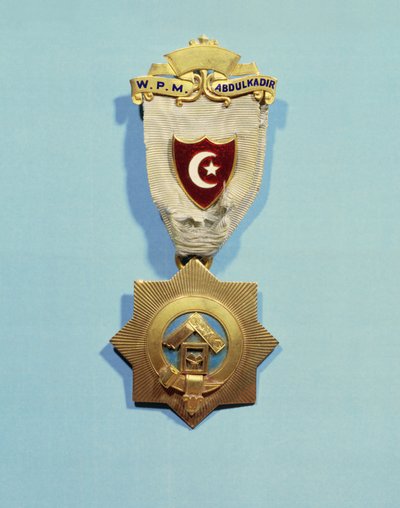 Abd el-Kader szabadkőműves jelvényei (zománc, fém és selyem) alkotó: French School