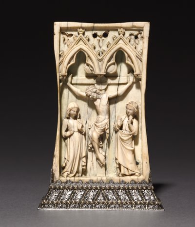 Emléktábla: The Crucifixion, francia vagy angol, 1345-1365 körül (elefántcsont, ezüst állványra szerelve (1919 után)) alkotó: French School