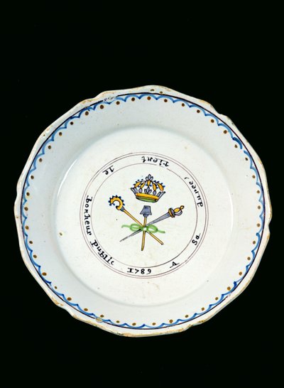 Három Renddel díszített tányér a királyi korona alatt, 1789 (kerámia) alkotó: French School