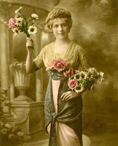 Egy virágcsokor nő portréja 1898 körül (kézzel színezett fotó) alkotó: French School