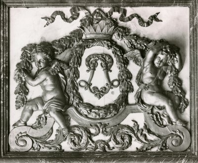 Putti a Salon des Gardes de la Reine ajtaján az L kezdőbetűvel (stukkó munka) alkotó: French School
