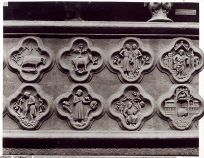 Négyszárnyúak az állatöv jegyeivel, az év munkásai, valamint Sophonie és Ezekiel prófétákkal, az amiens-i Notre-Dame katedrálisból (kőből öntött gipsz) alkotó: French School