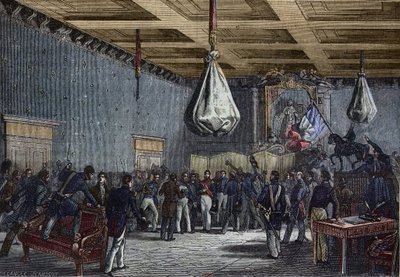 Felolvassa a képviselőház beszédét a párizsi Hotel de Ville-ben 1830. július 31-én - Louis-Philippe (1773-1850), francia király (1830-48); a képviselőház királylyá kiáltotta ki, és trónt ajánlott fel a hatalom korlátozásáért cserébe; következő alkotó: French School