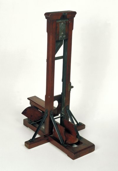 A guillotine kicsinyített modellje (fa és fém) (lásd még: 50504) alkotó: French School