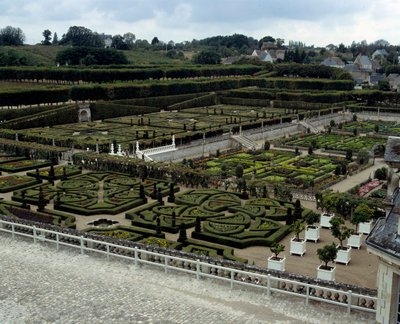 Reneszánsz építészet: kilátás a 16. század elején épült Chateau de Villandry kertjére, a Loire egyik kastélya. Villandry, Indre és Loire alkotó: French School