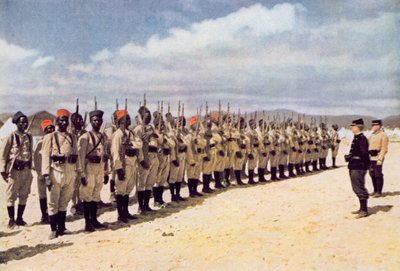 Szenegáli gyalogság a Frejus-i tengerparton (színes fénykép után), 1915 alkotó: French School