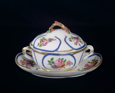 Sevres tál és tányér, 1764 (porcelán) alkotó: French School