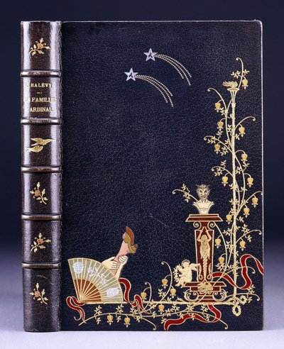 Felső könyvborító: két hullócsillag, egy fáklya, lomb, faun talapzaton, puttó és egy láb a legyező mögött, 1893 alkotó: French School
