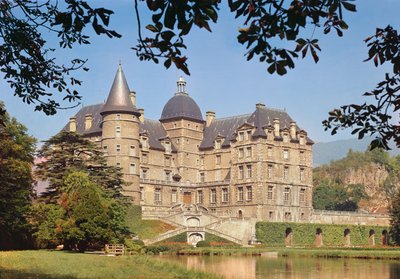 Kilátás a Chateau de Vizille-re, amelyet Lesdiguieres rendőrkapitánya számára építettek 1611-19-ben alkotó: French School