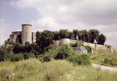 Kilátás a Tour de Talbotra és a várkastélyra (lásd még: 87683) alkotó: French School
