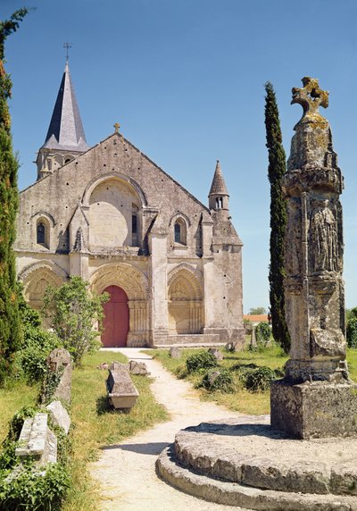 Kilátás a Szent Pierre-templom homlokzatára, 1150-75 alkotó: French School