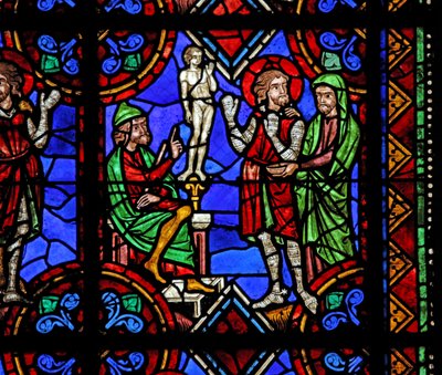 W06-os ablak Brioude-i Szent Julián történetét ábrázolja – Szent Ferreol, Julien barátja, aki a Diocletianus-üldözések idején halt meg, és bálványimádásra kényszerült alkotó: French School