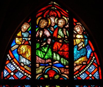 Pünkösdöt és négy apostolt ábrázoló w0 ablak alkotó: French School