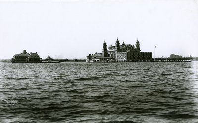 Ellis Island, New York-i kikötő, 1903 alkotó: G.P. Hall und Sohn