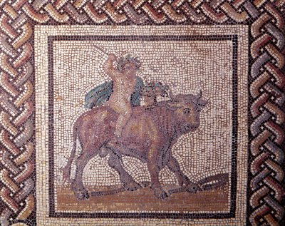 Gallo római művészet: rusztikus naptárt ábrázoló mozaikburkolat. Tavaszi lovaglások allegóriája egy bikán. 2. vége, 3. század eleje JC után. Saint-Romain-en-Galból (Rhone). Saint Germain en Laye, Nemzeti Régészeti Múzeum alkotó: Gallo-Roman