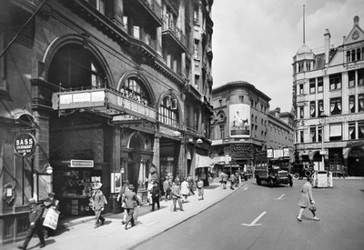 Piccadilly Circus Station, Haymarket bejárata, Westminster, London, 1930-as évek alkotó: George Davison Reid