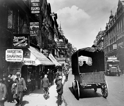 A Strand kelet felé néz, Westminster, London, 1910-es évek. alkotó: George Davison Reid