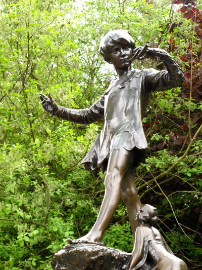 Pán Péter, 1912 (bronz) alkotó: George James Frampton