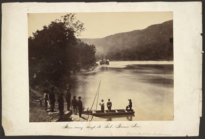 [Gőzhajó halad át a Tennessee folyó The Suck szakaszán, hat mérfölddel Chattanooga alatt] alkotó: George N. Barnard