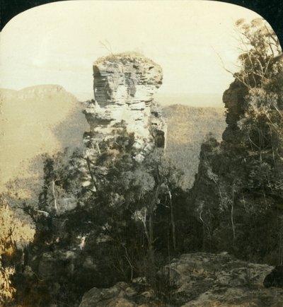The Orphan and Indian Face Rocks,...Blue Mountains, N.S.W., Ausztrália, 1909. alkotó: George Rose